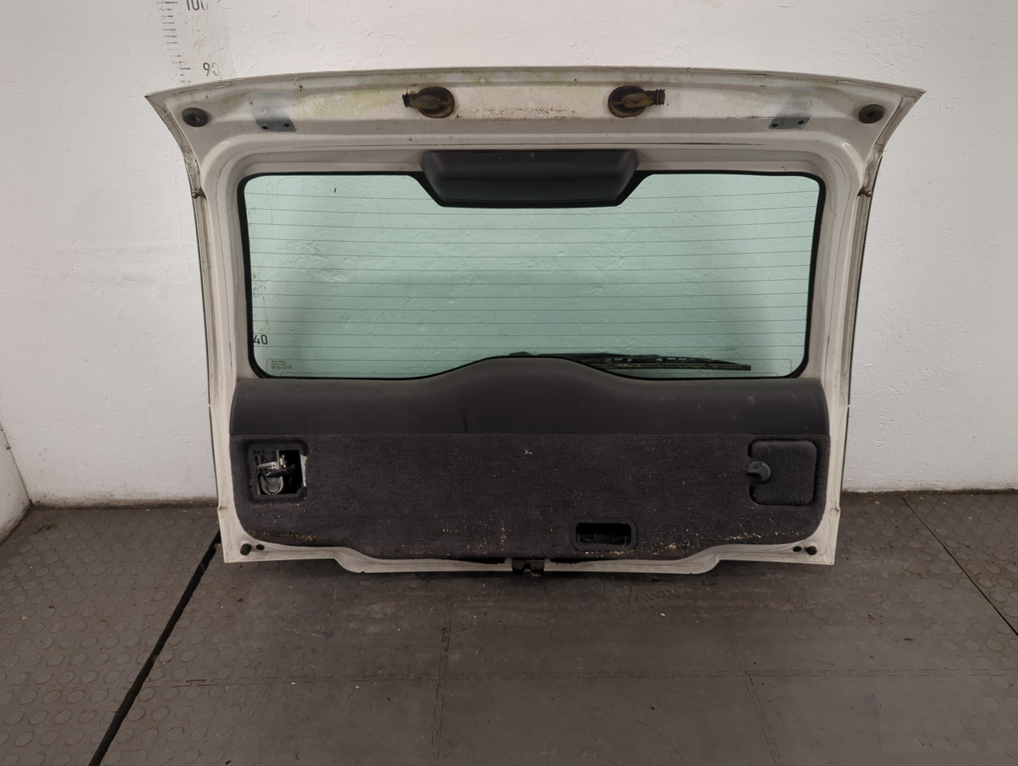 Дверь багажника