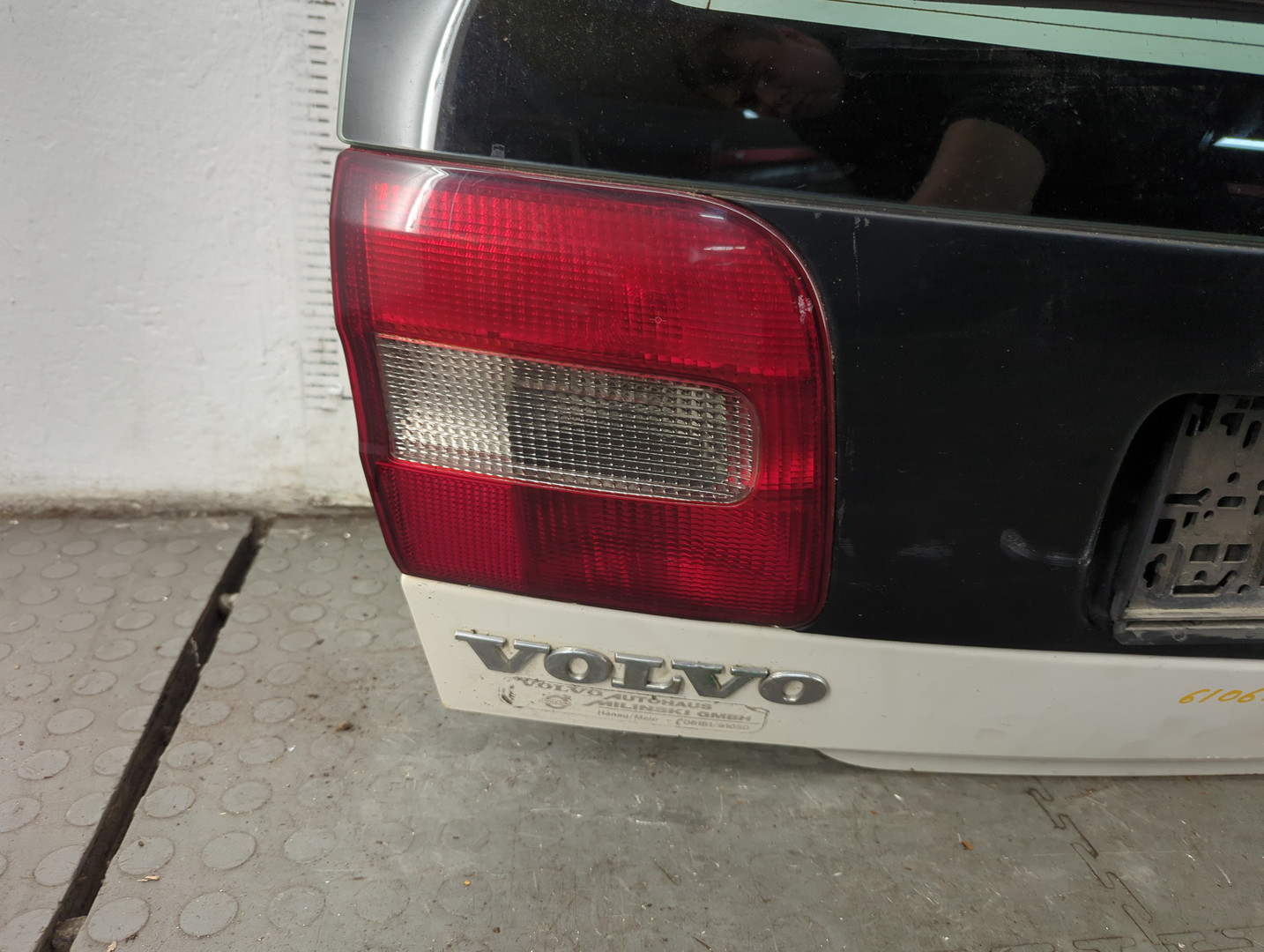 Дверь багажника