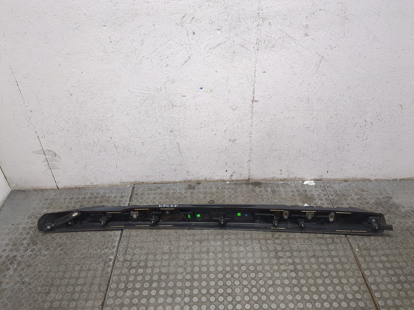 Рейлинг (релинг) правый (планка на крышу)