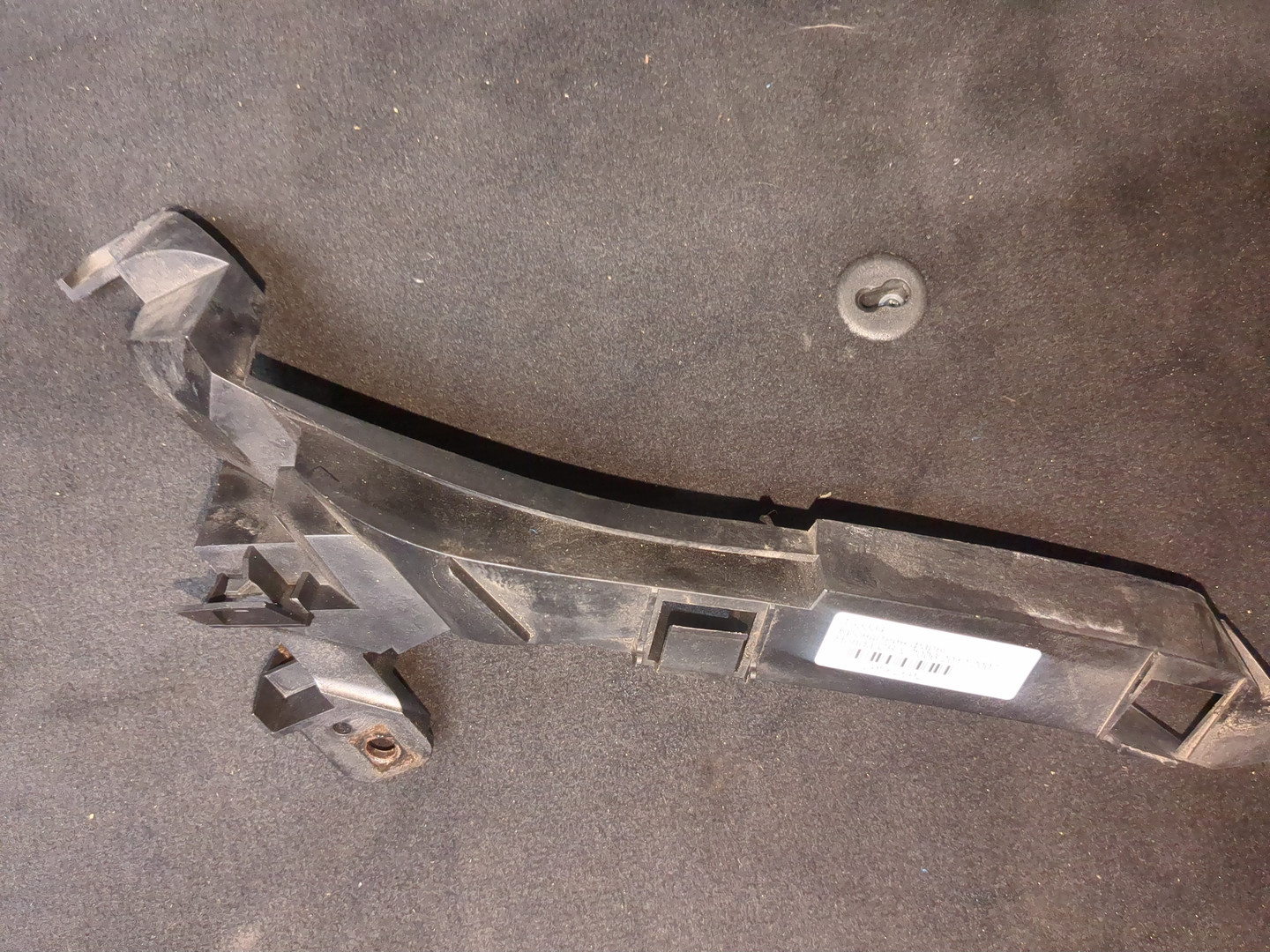 Кронштейн фар правый