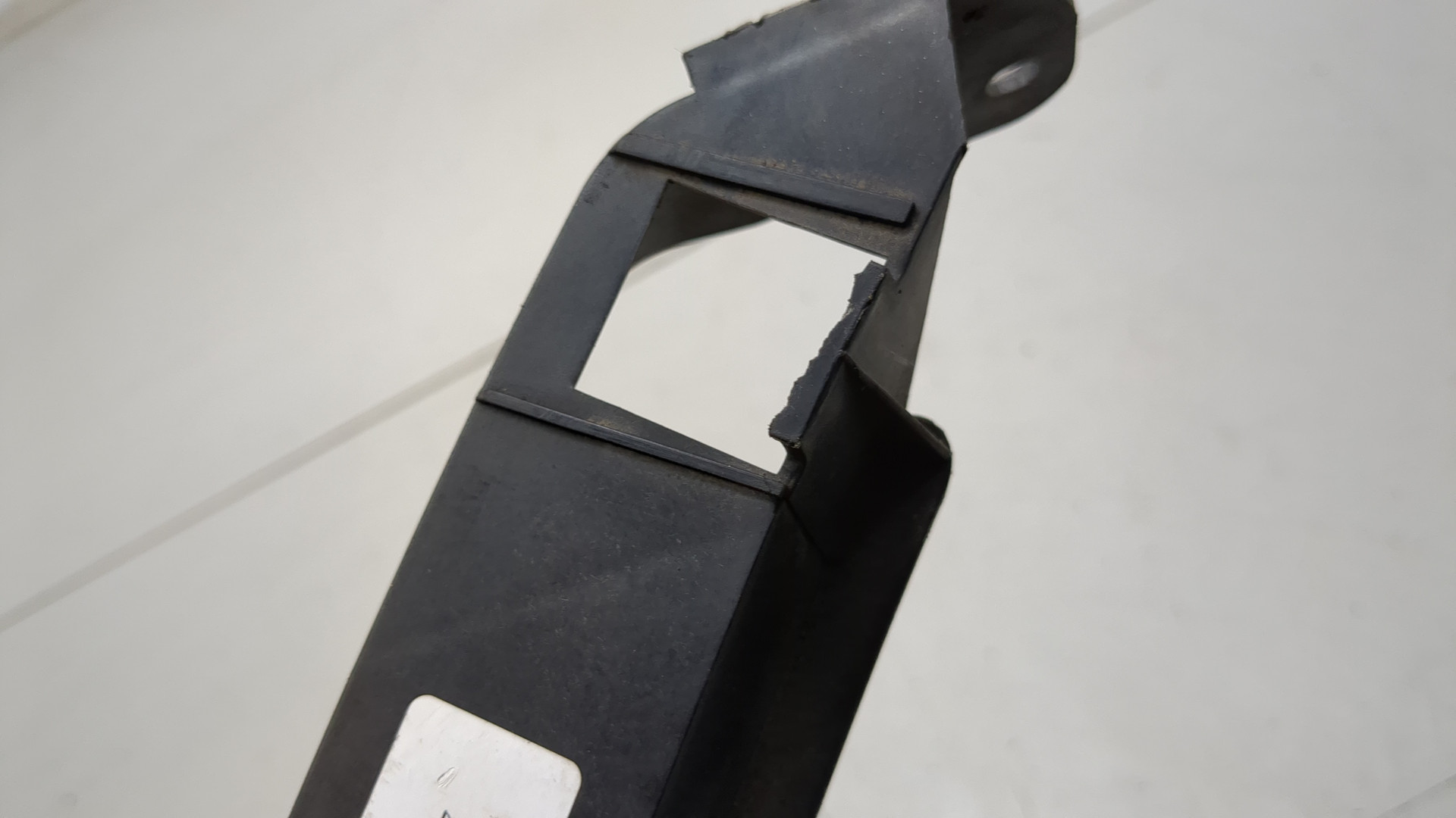 Кронштейн фар правый