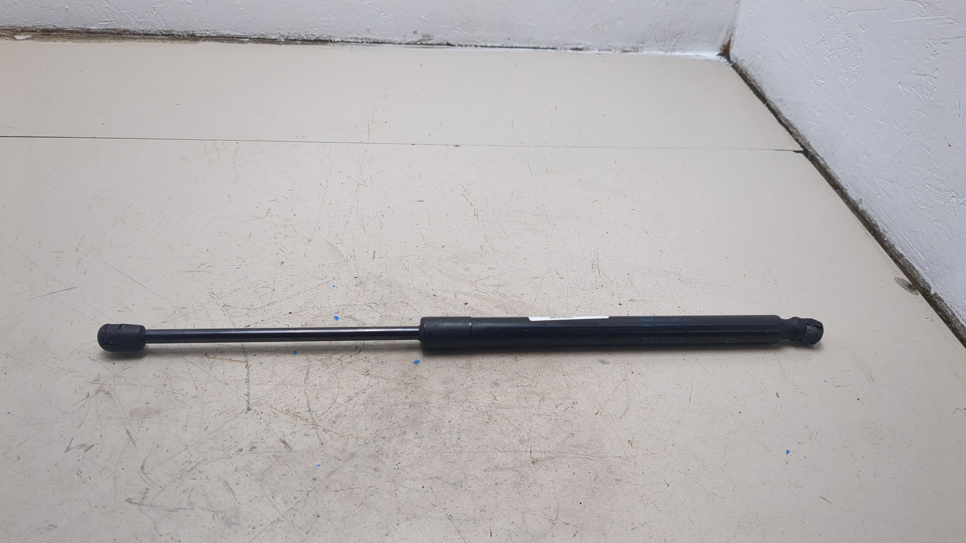 Амортизатор крышки багажника