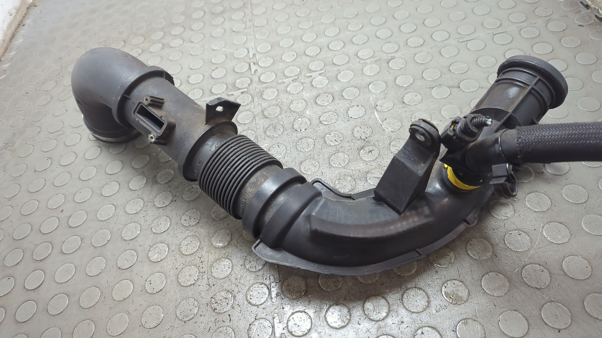 Патрубок воздушного фильтра