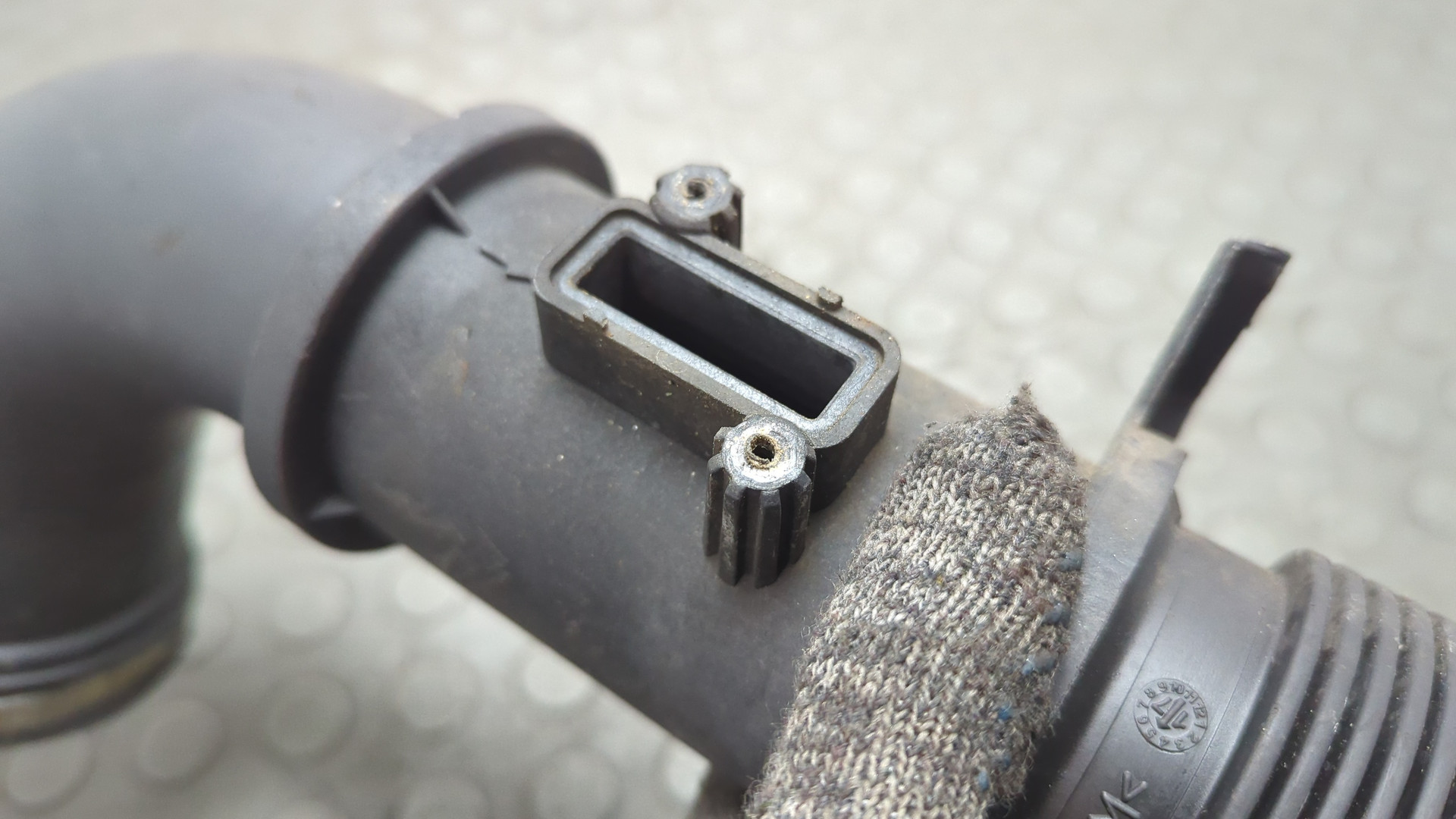 Патрубок воздушного фильтра