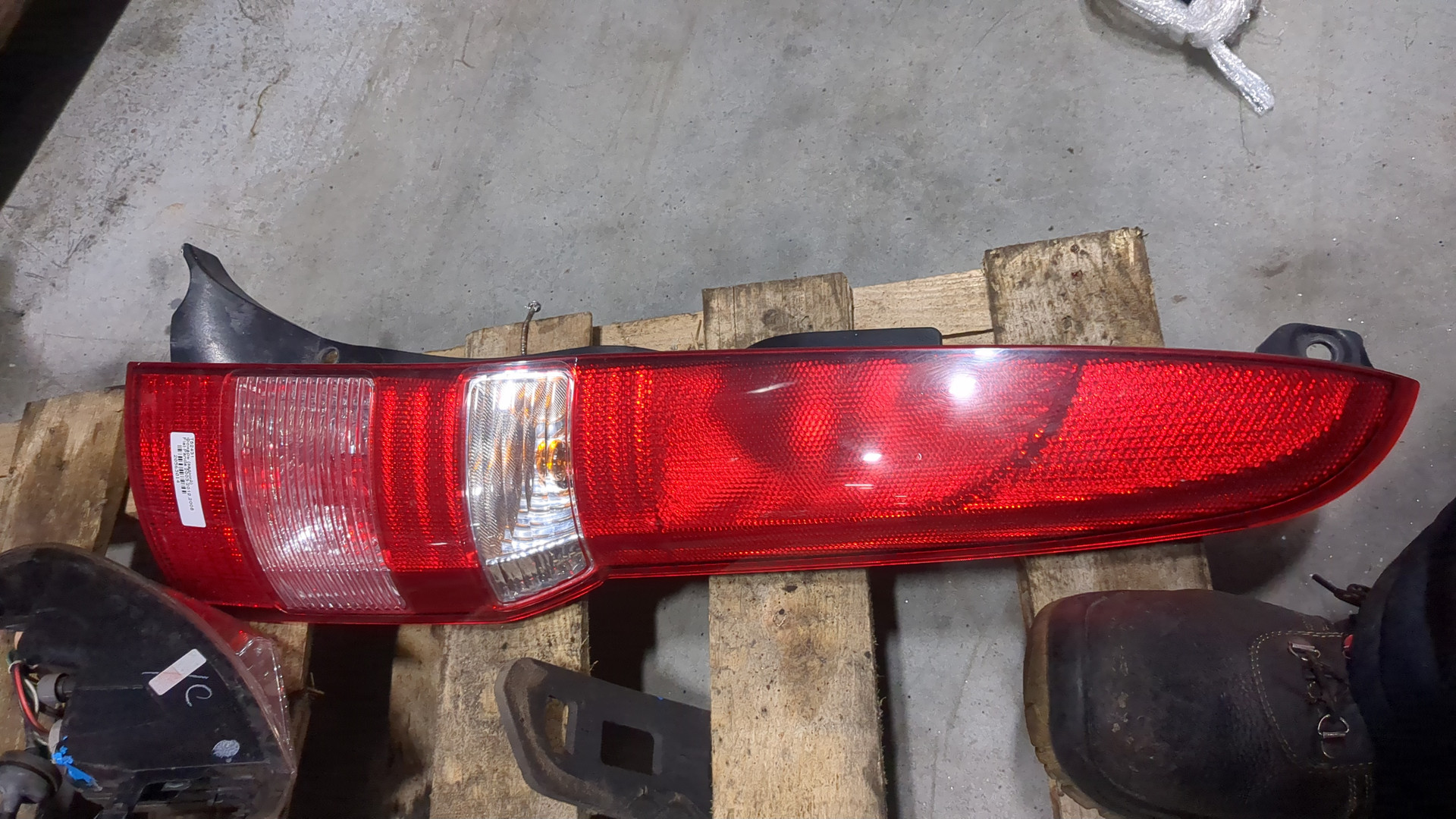 Фонарь задний правый