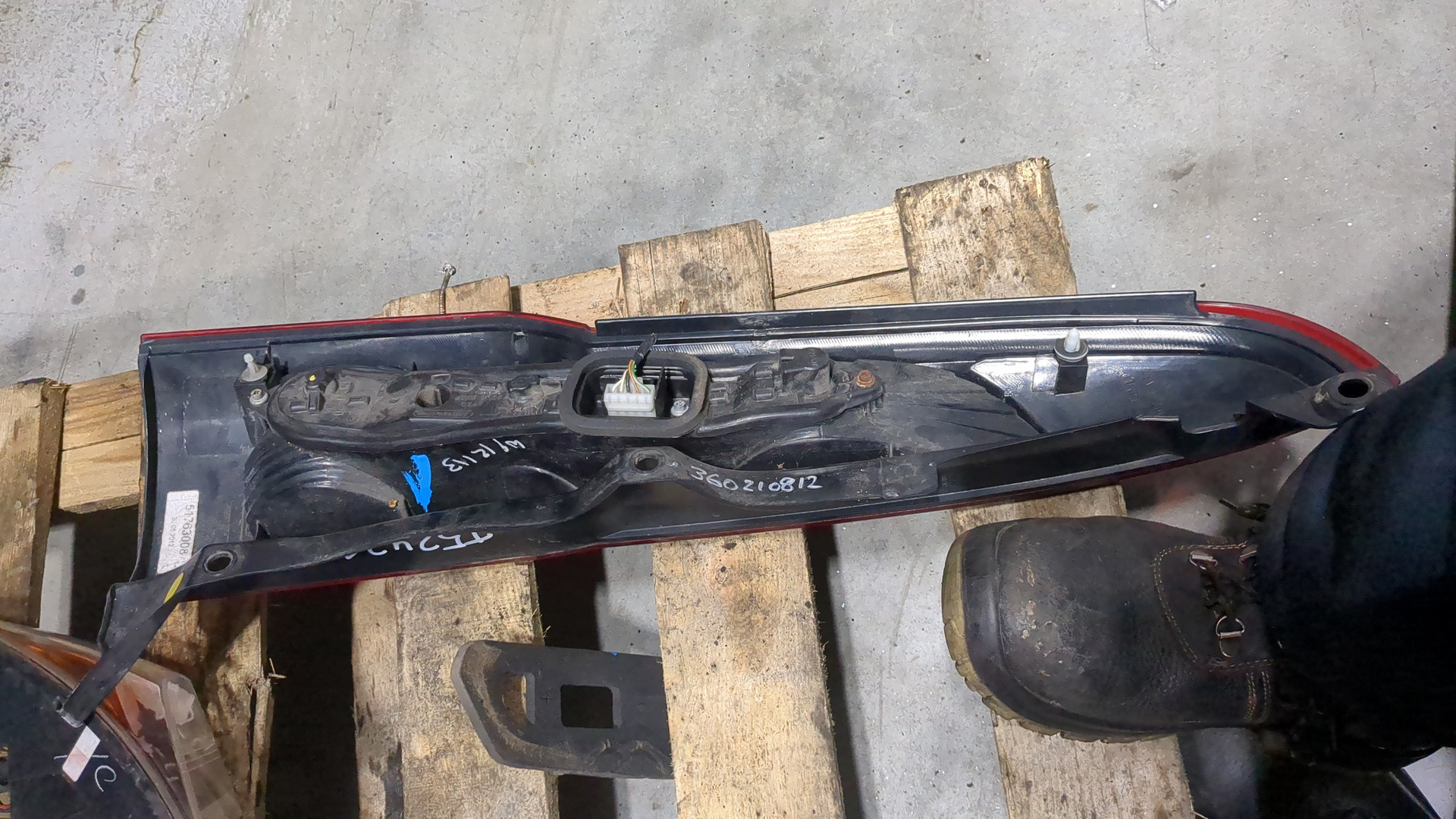 Фонарь задний правый