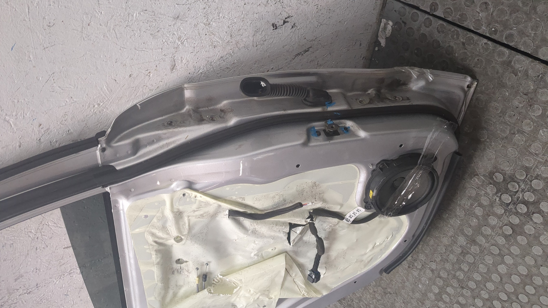 Дверь задняя левая