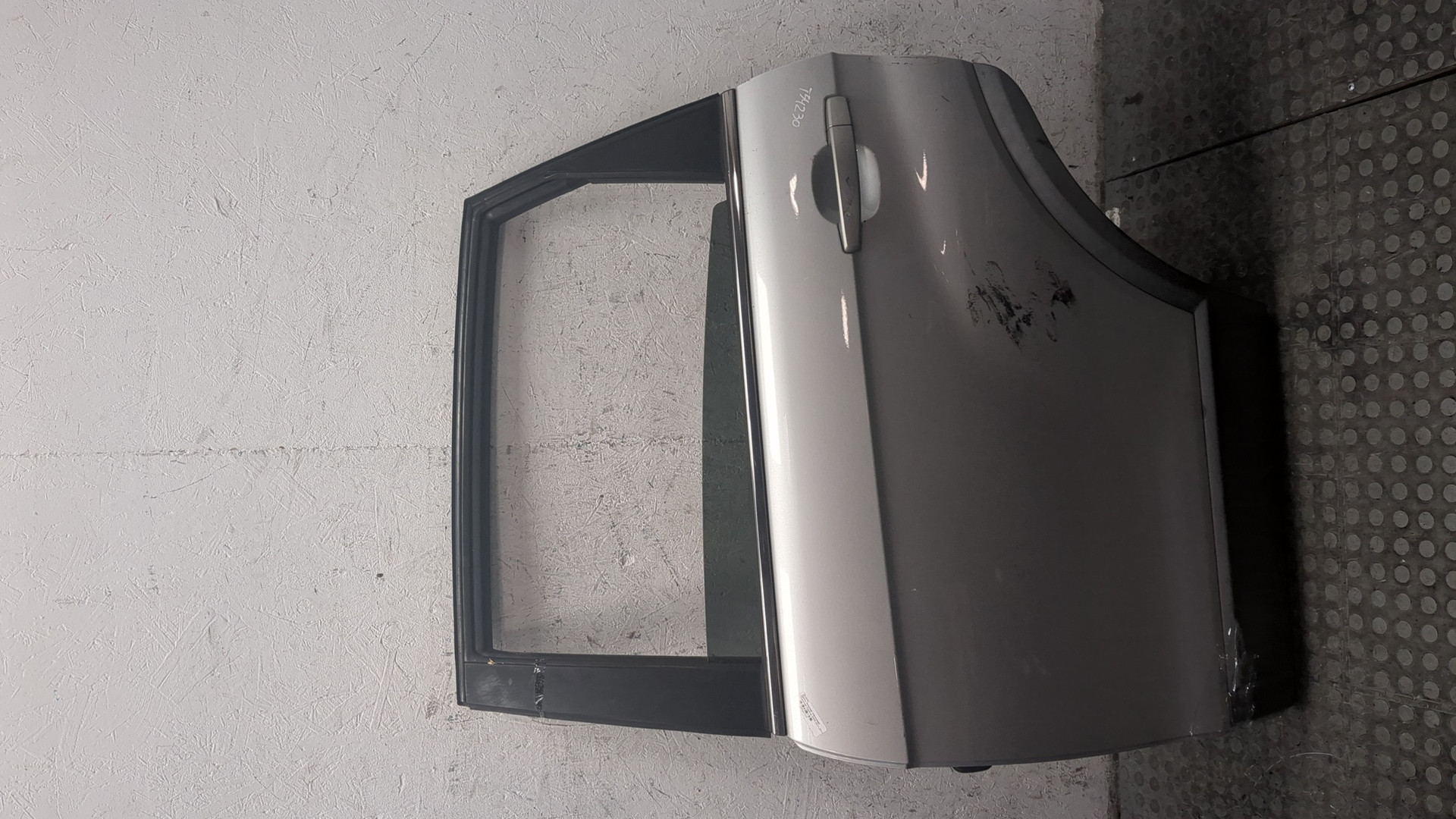 Дверь задняя левая