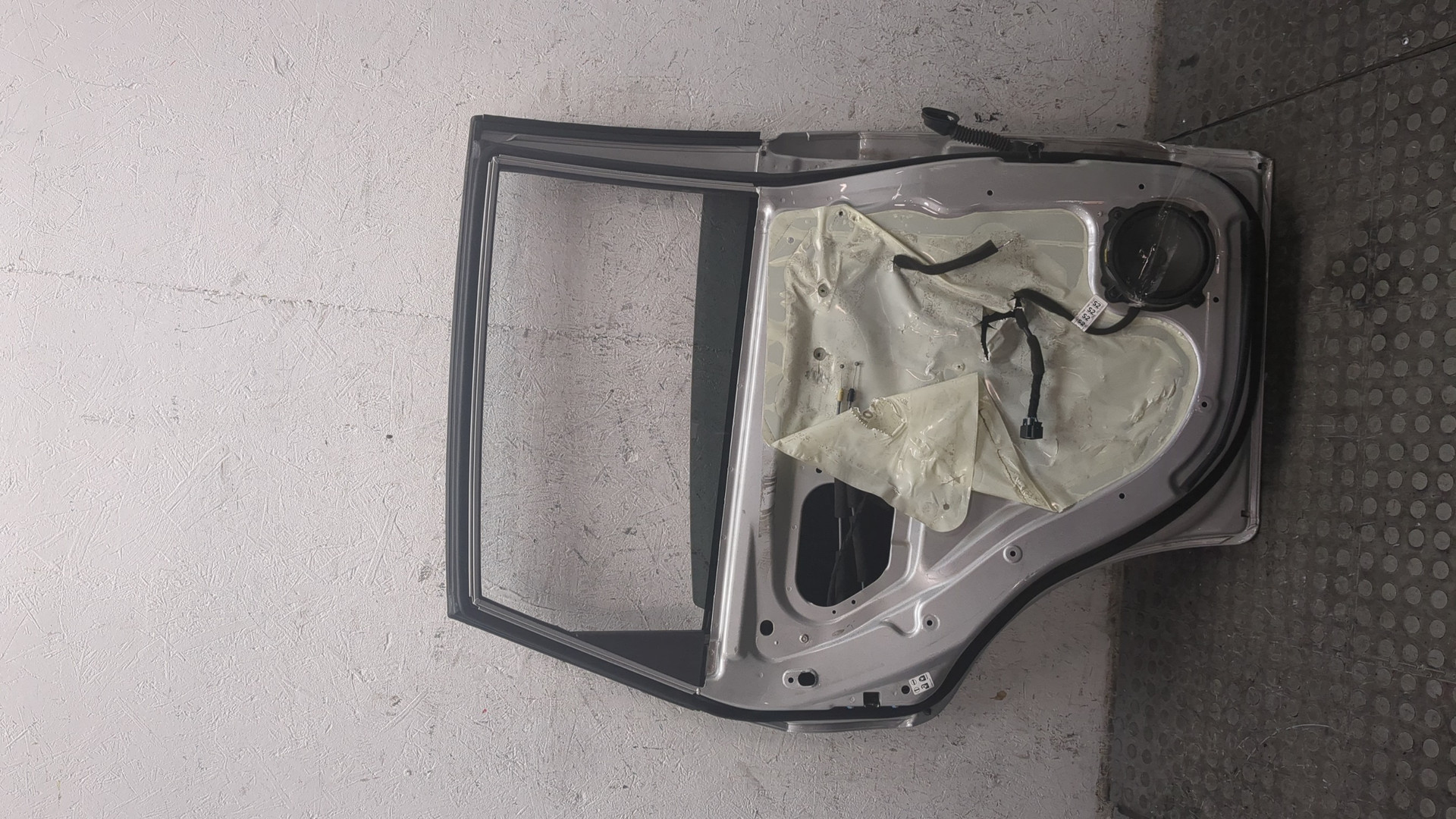 Дверь задняя левая