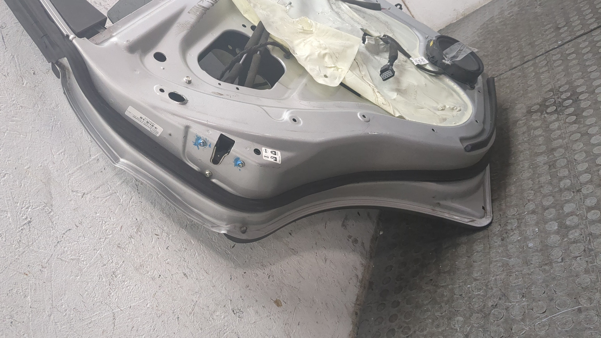 Дверь задняя левая