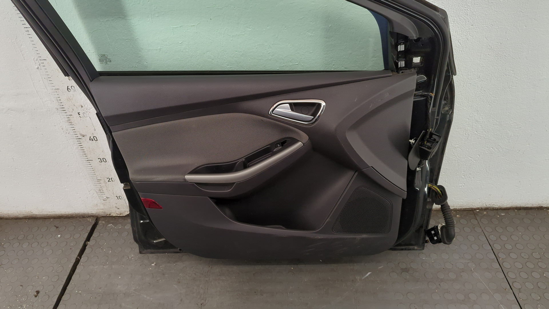 Дверь передняя левая