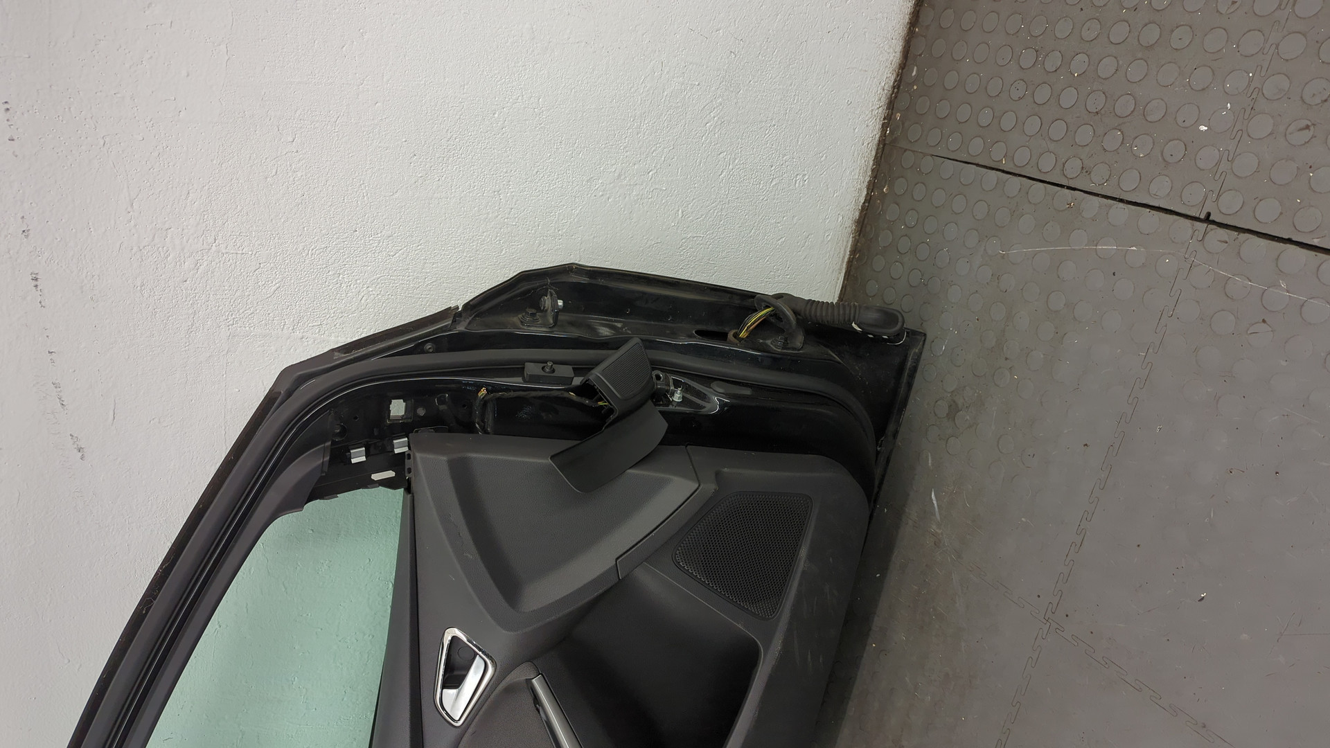 Дверь передняя левая