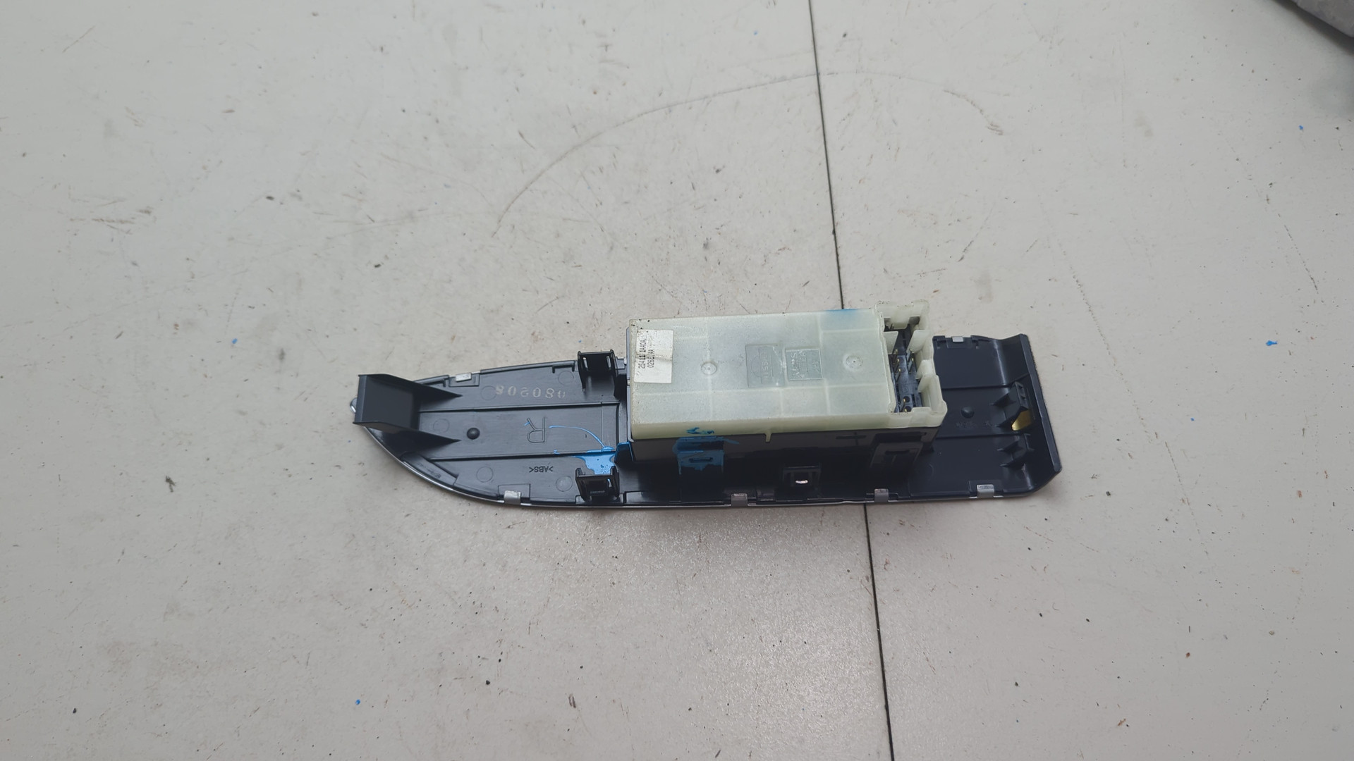 Кнопка стеклоподъемника