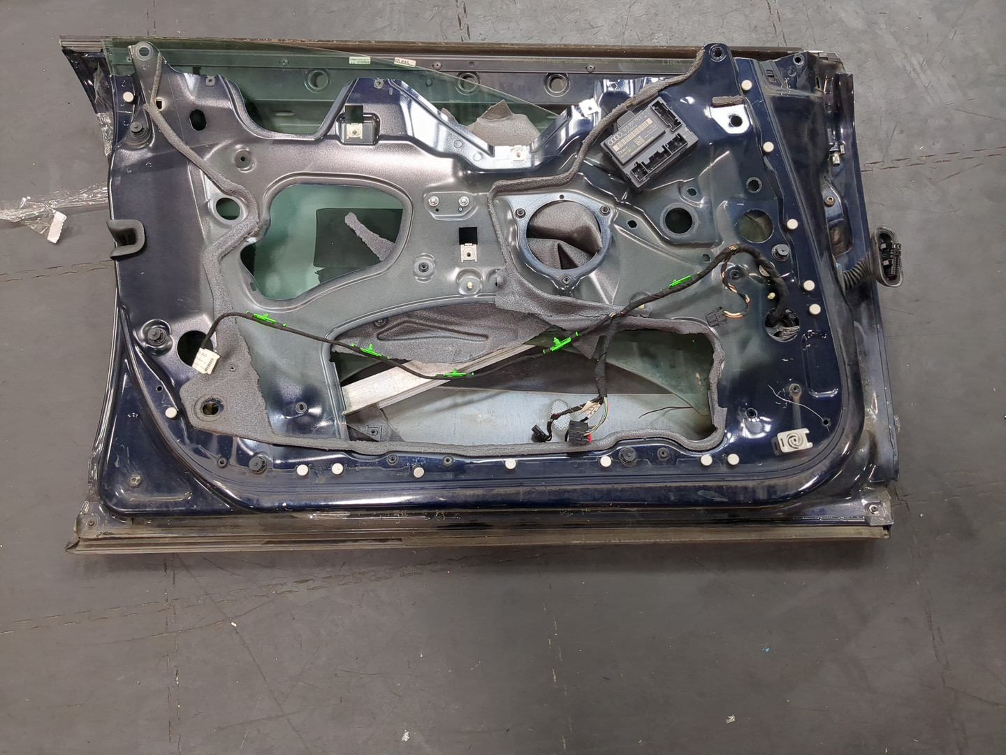 Дверь передняя левая