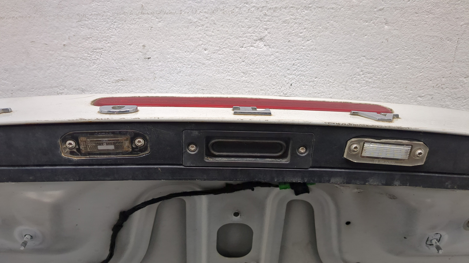 Дверь багажника