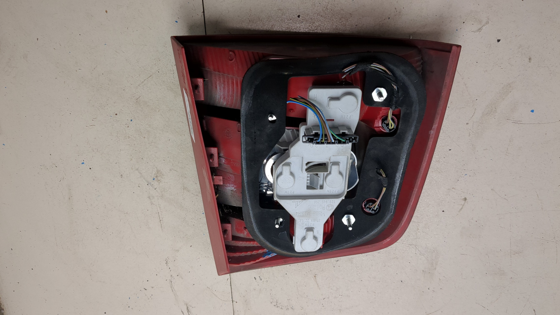 Фонарь задний правый