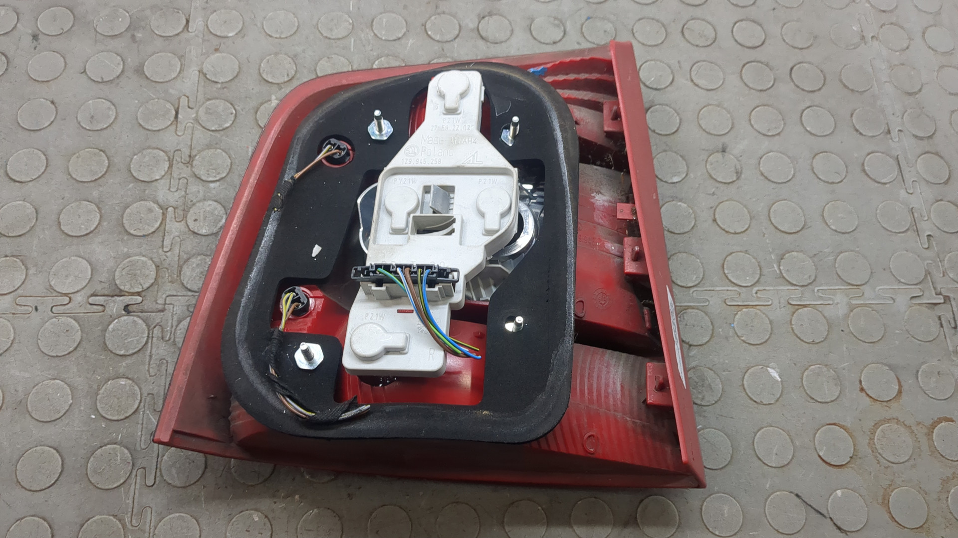 Фонарь задний правый