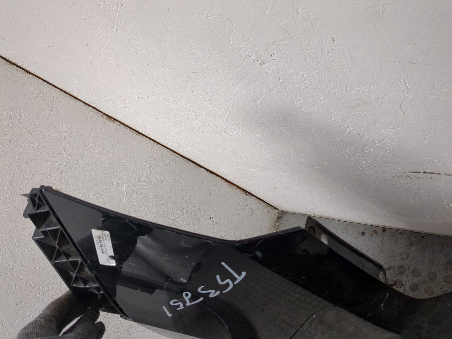 Крыло переднее левое