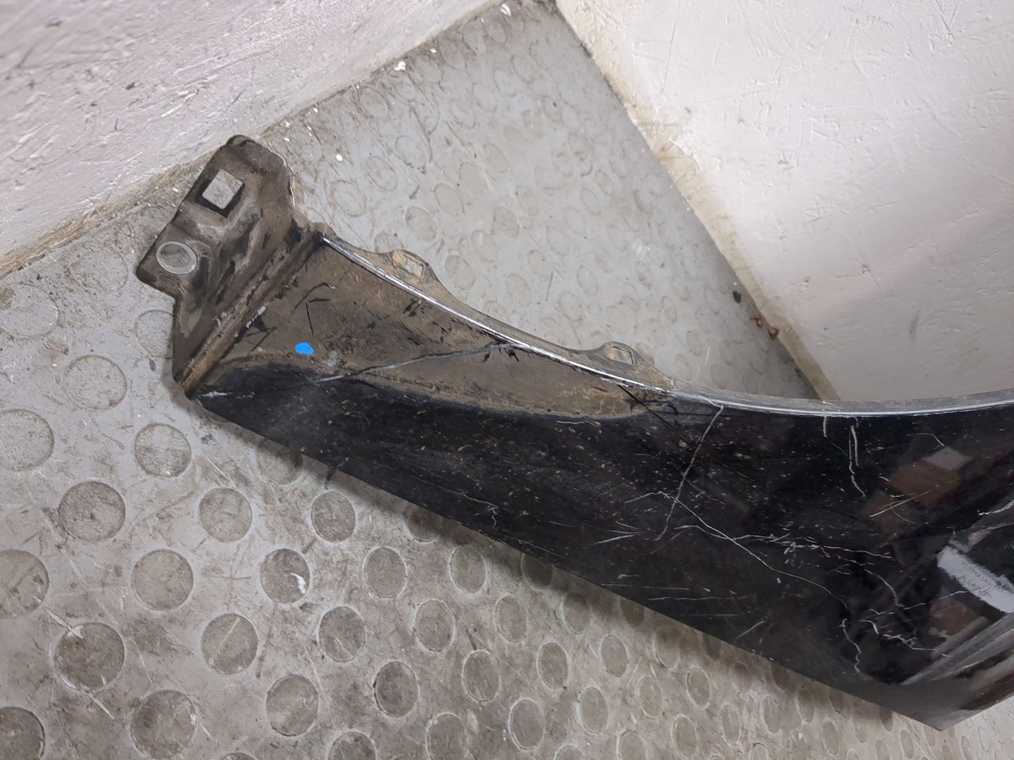 Крыло переднее левое