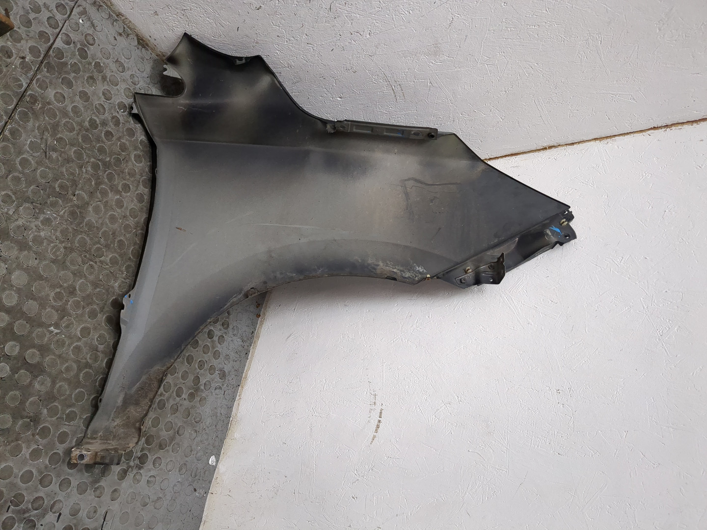 Крыло переднее левое