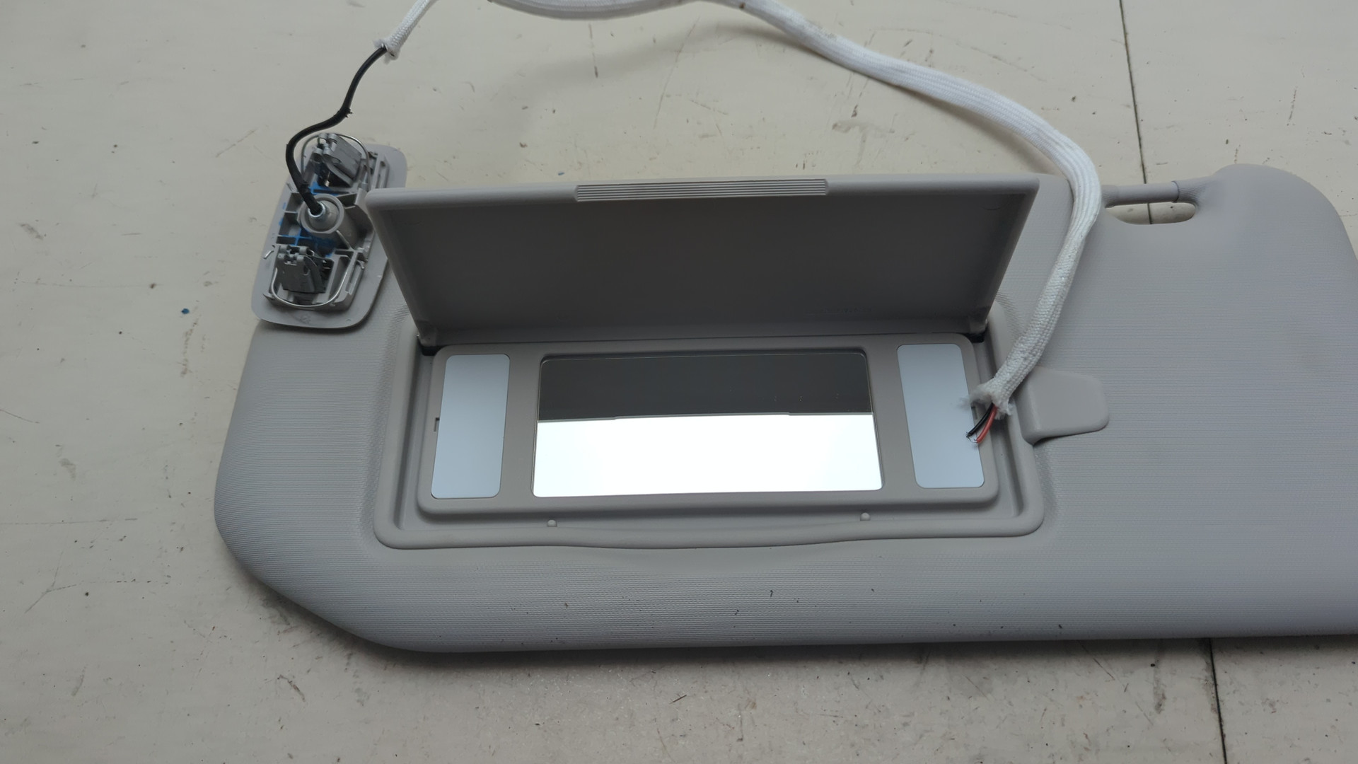 Козырек солнцезащитный