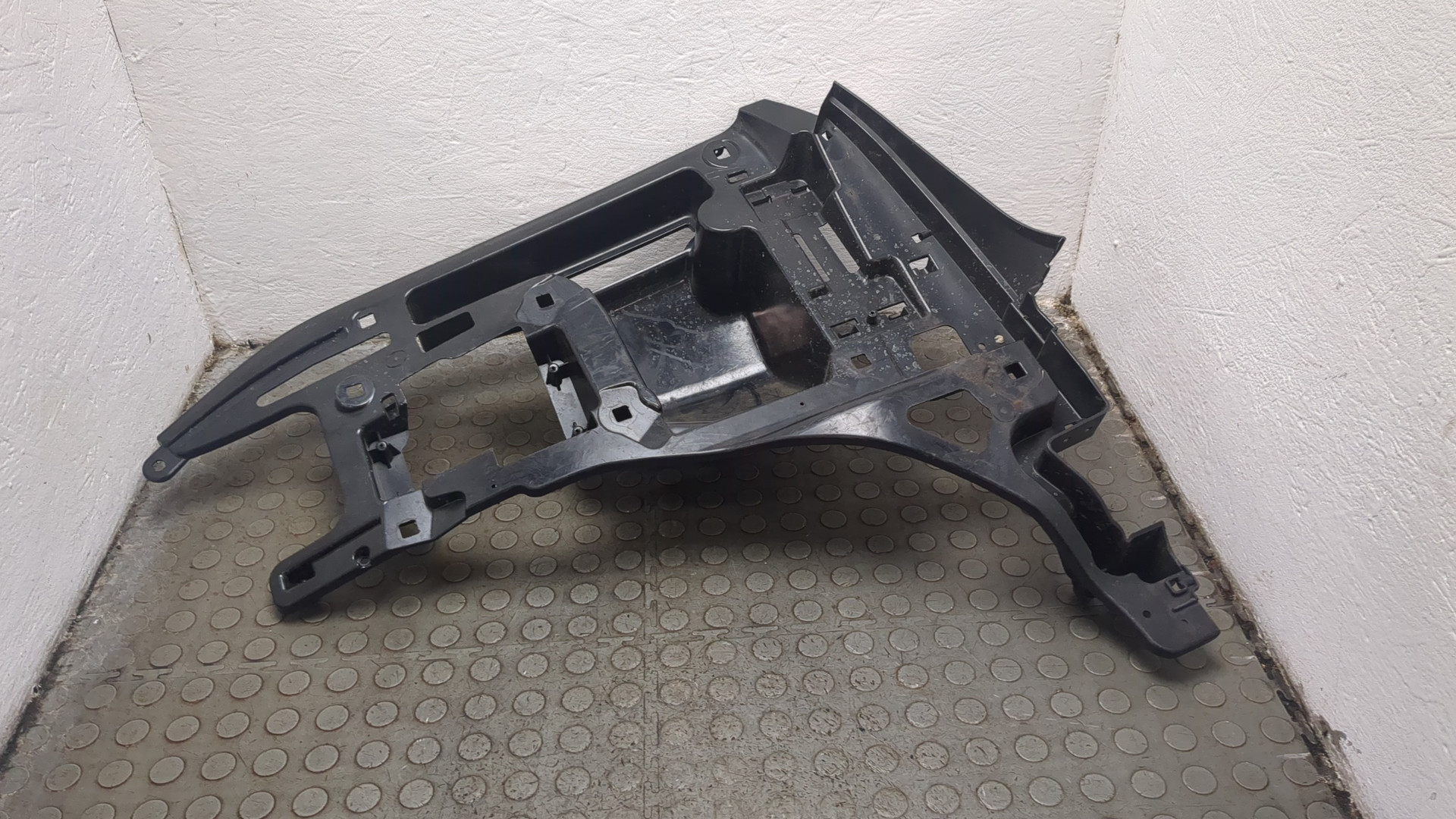 Кронштейн крепления крыла