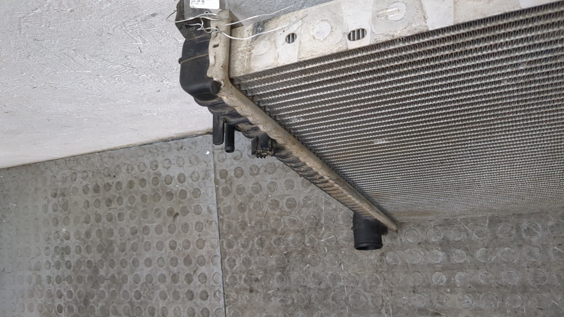 Радиатор охлаждения двигателя основной