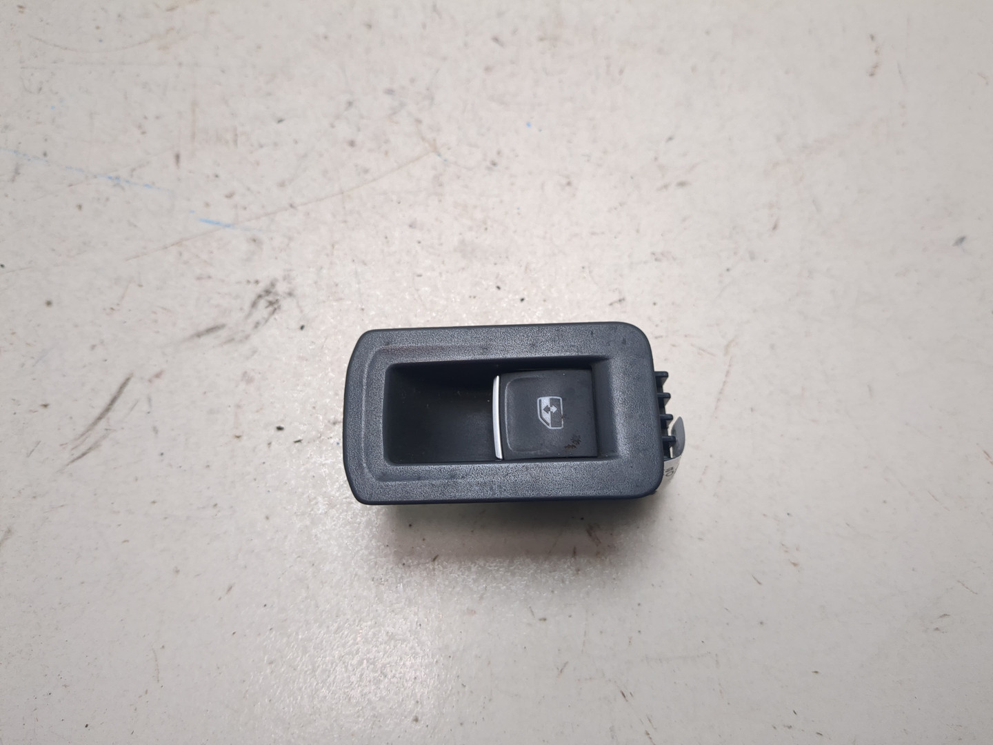 Кнопка стеклоподъемника