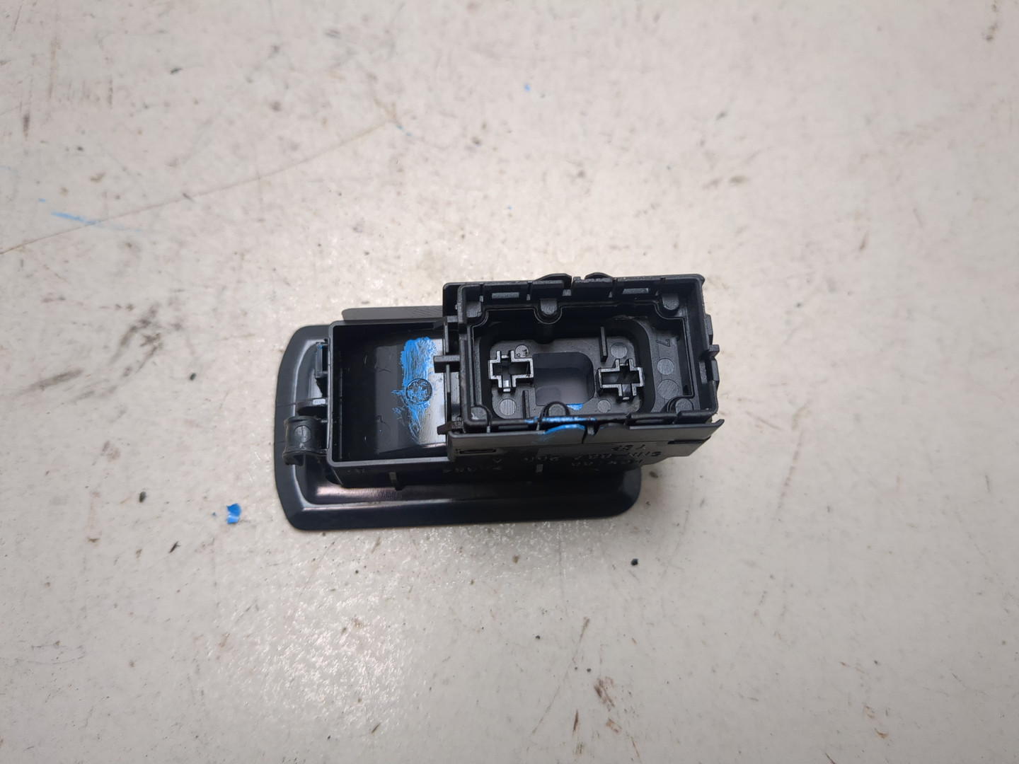 Кнопка стеклоподъемника