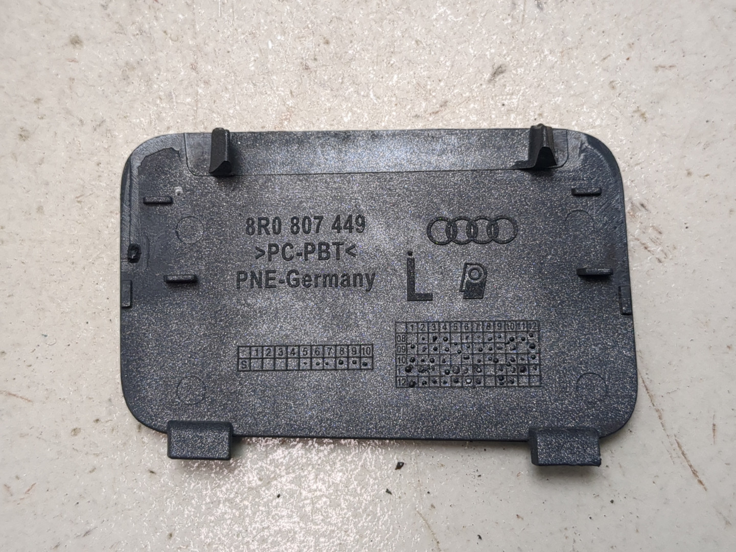 Заглушка буксировочного крюка