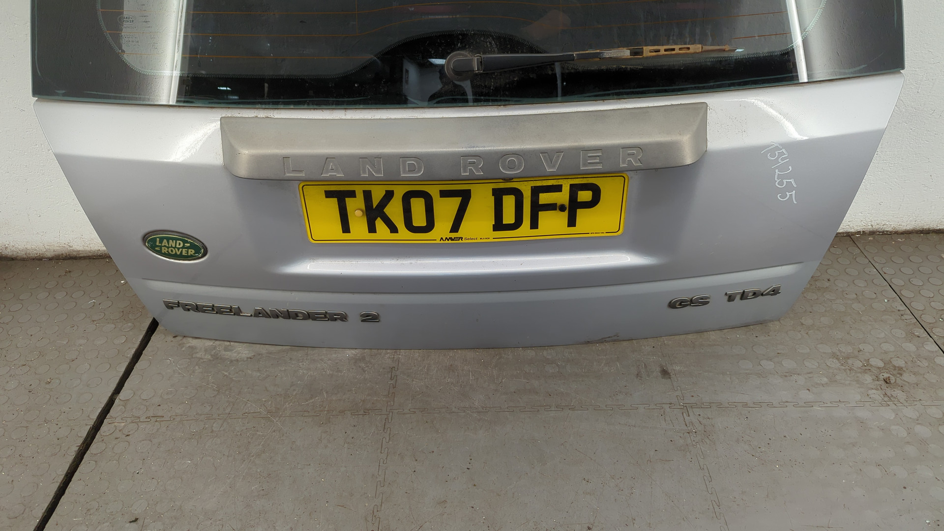 Дверь багажника