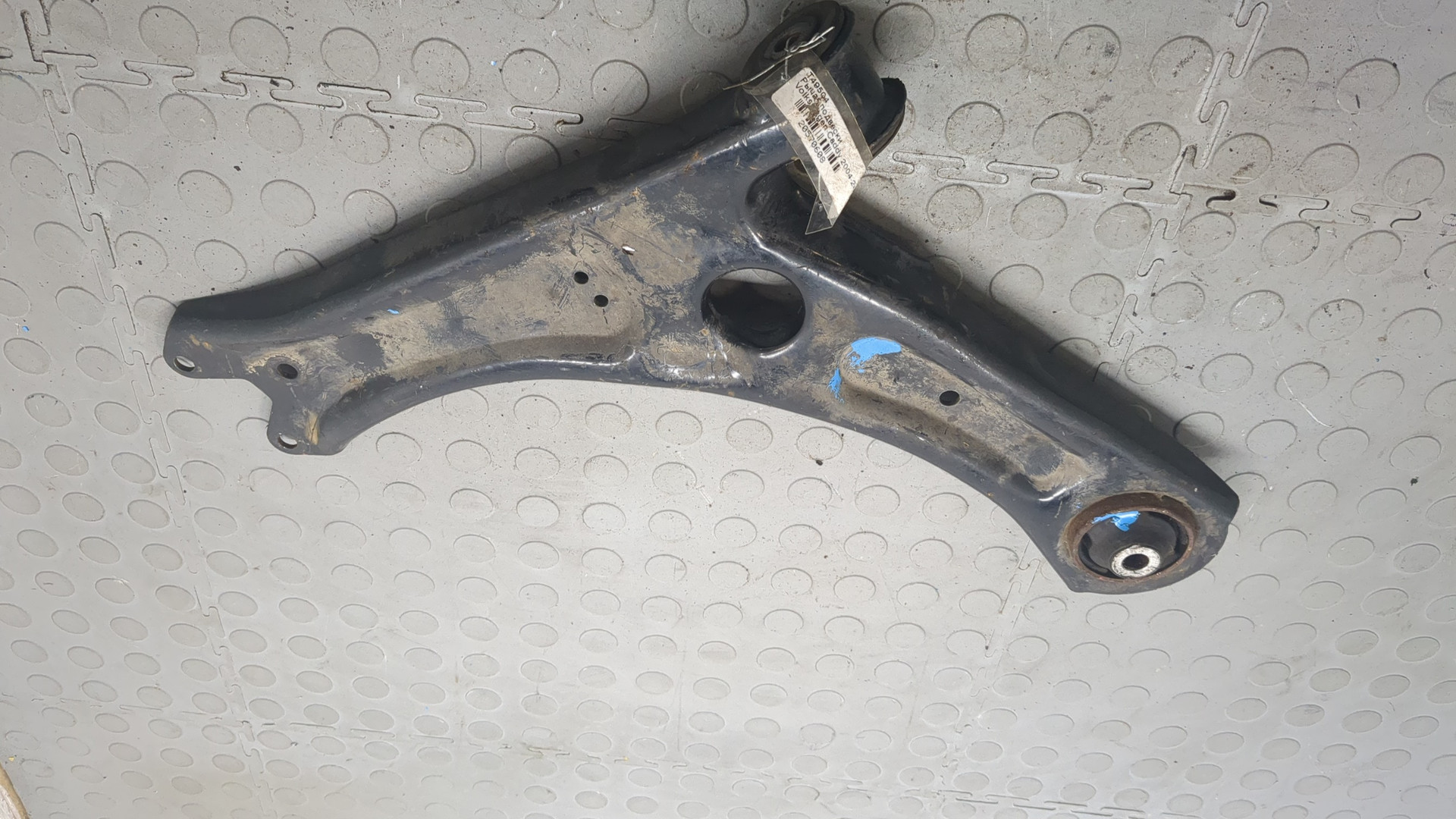 Рычаг передний левый