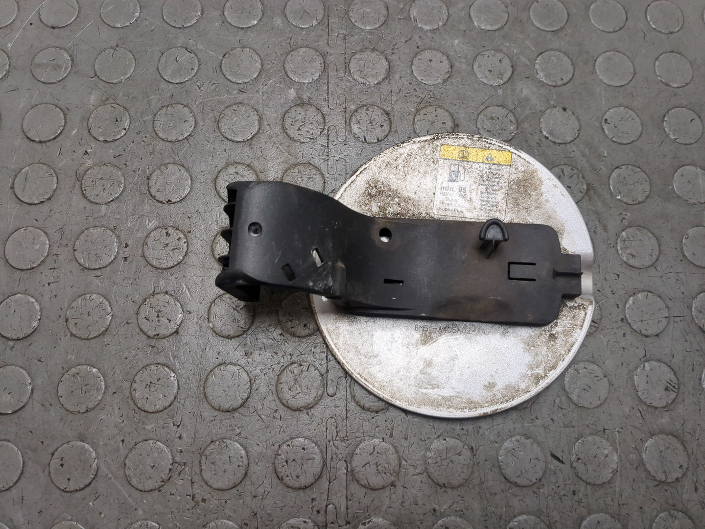 Лючок бензобака