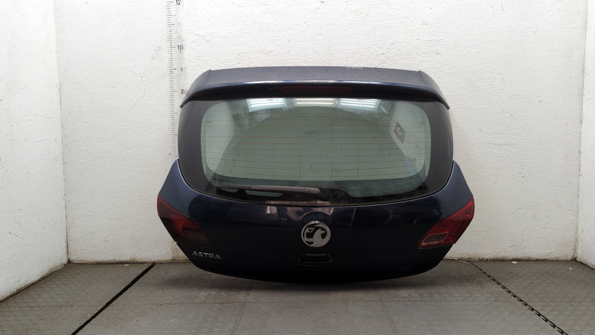 Дверь багажника