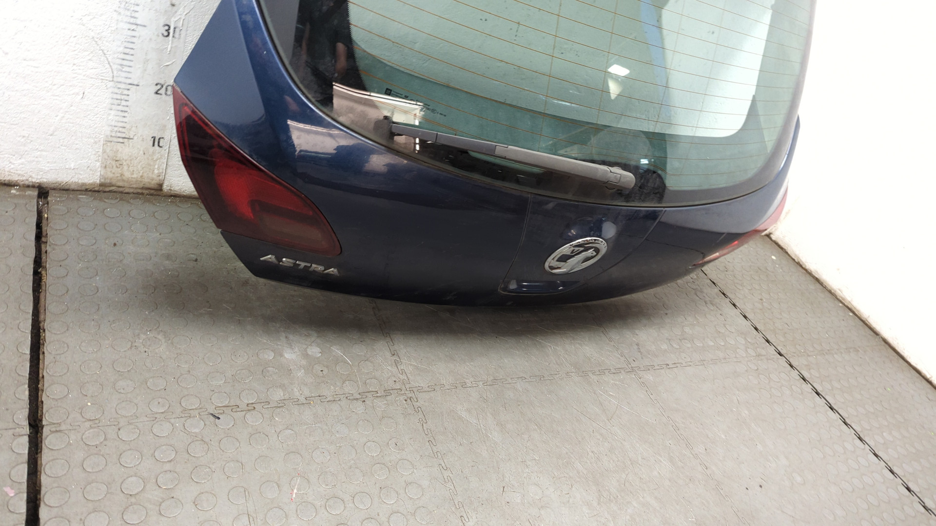 Дверь багажника