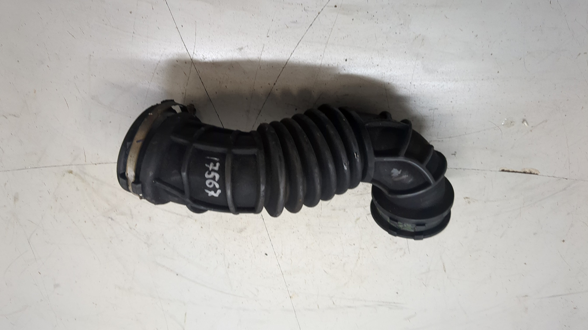 Патрубок воздушного фильтра