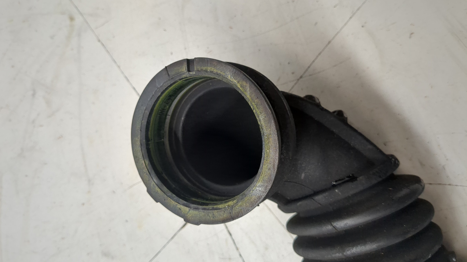 Патрубок воздушного фильтра