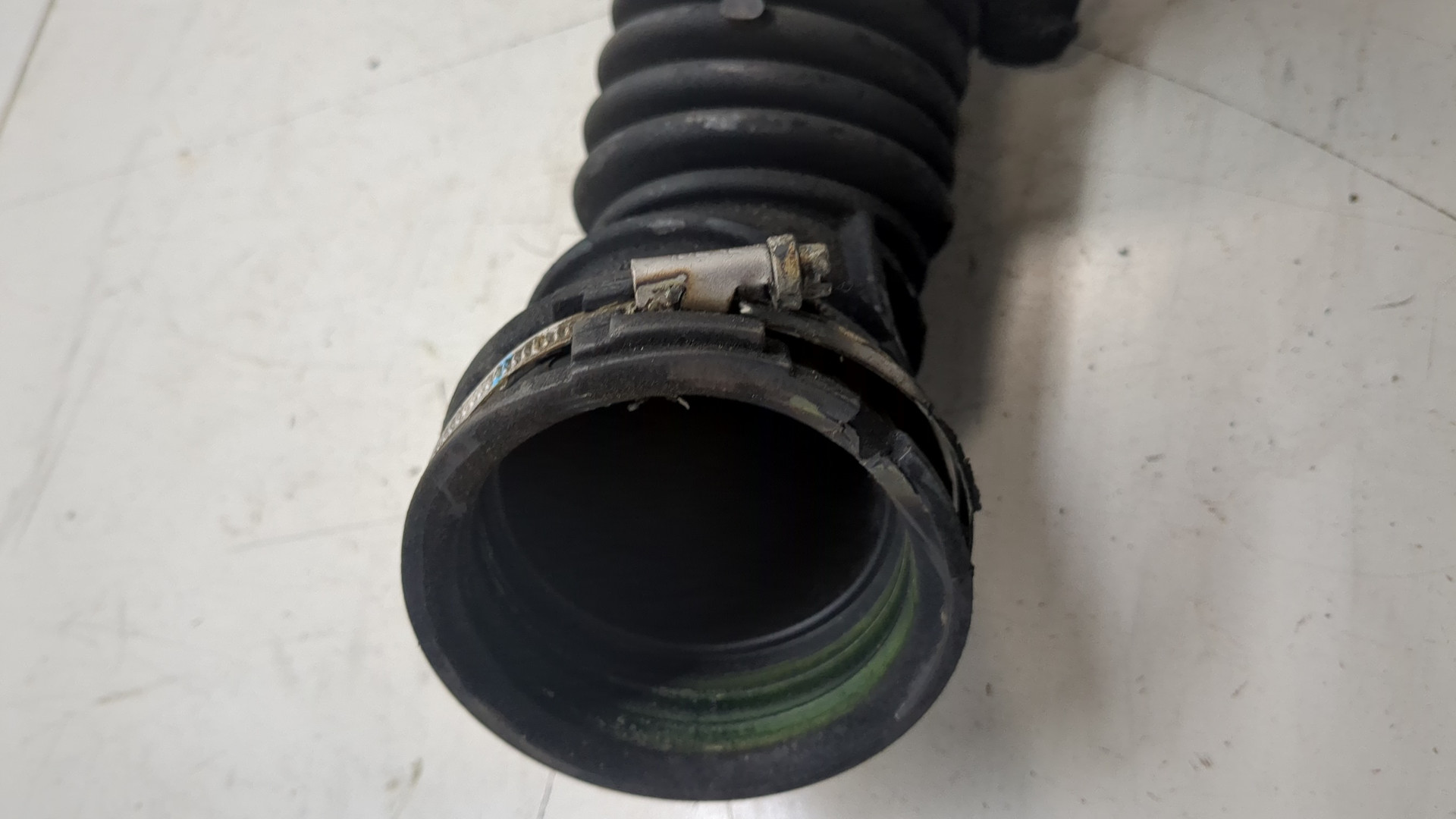 Патрубок воздушного фильтра