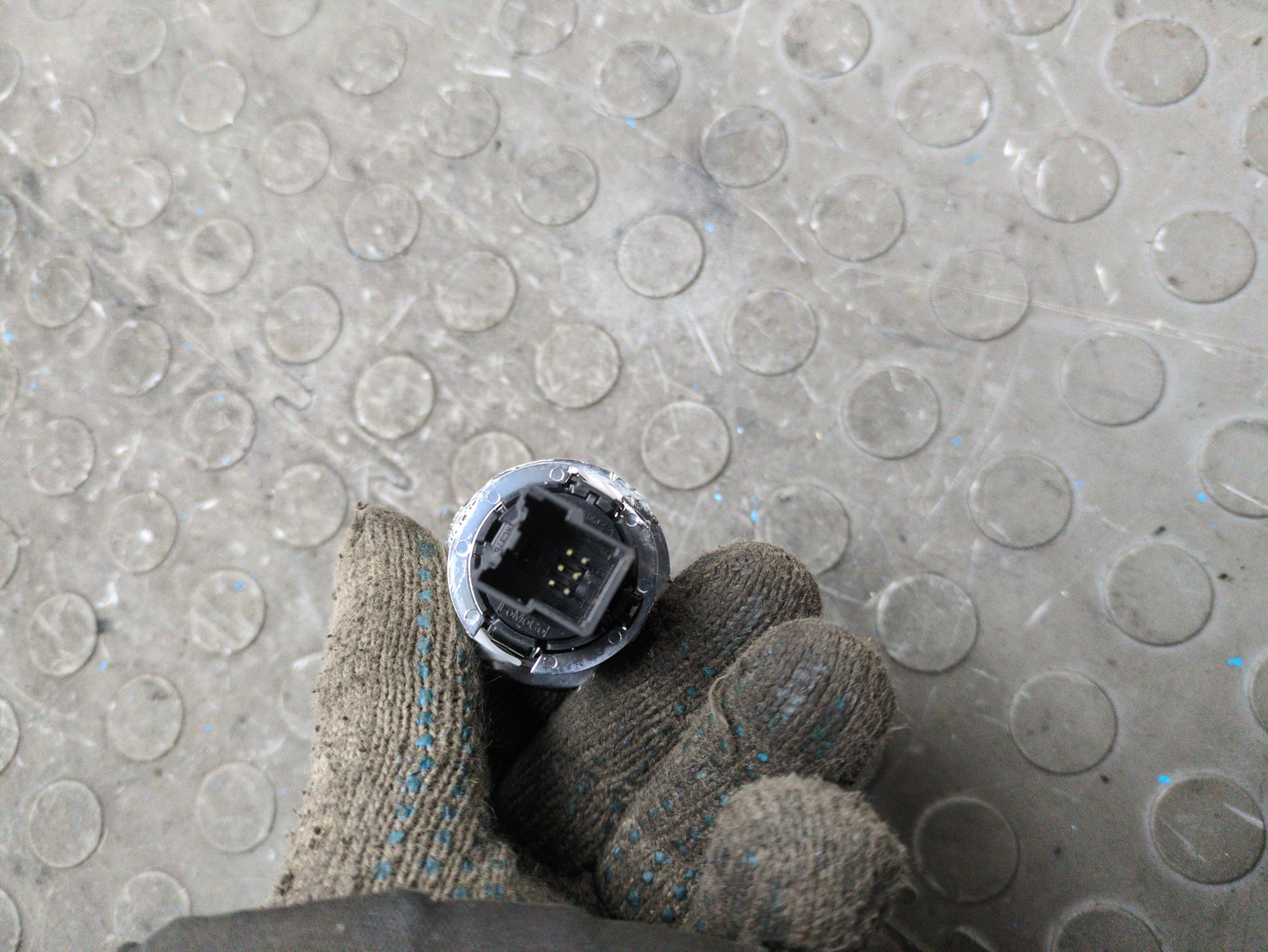 Кнопка запуска двигателя