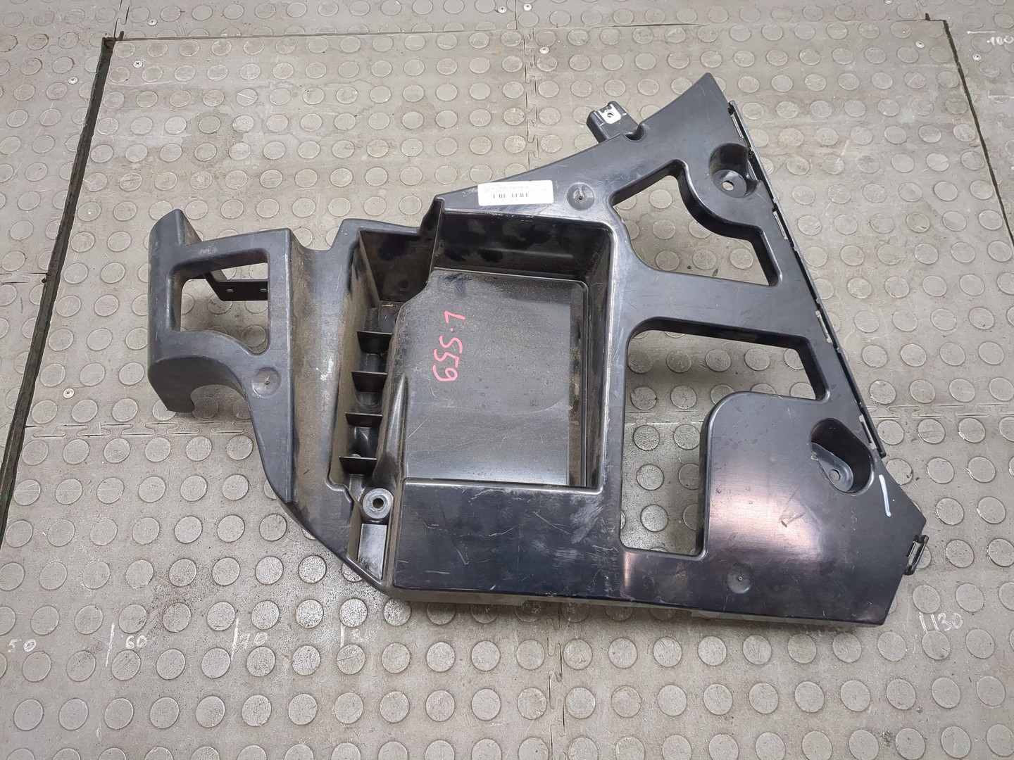 Кронштейн заднего бампера левый