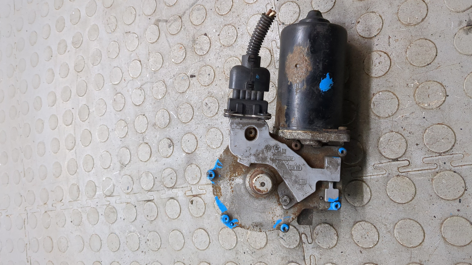 Моторчик стеклоочистителя передний