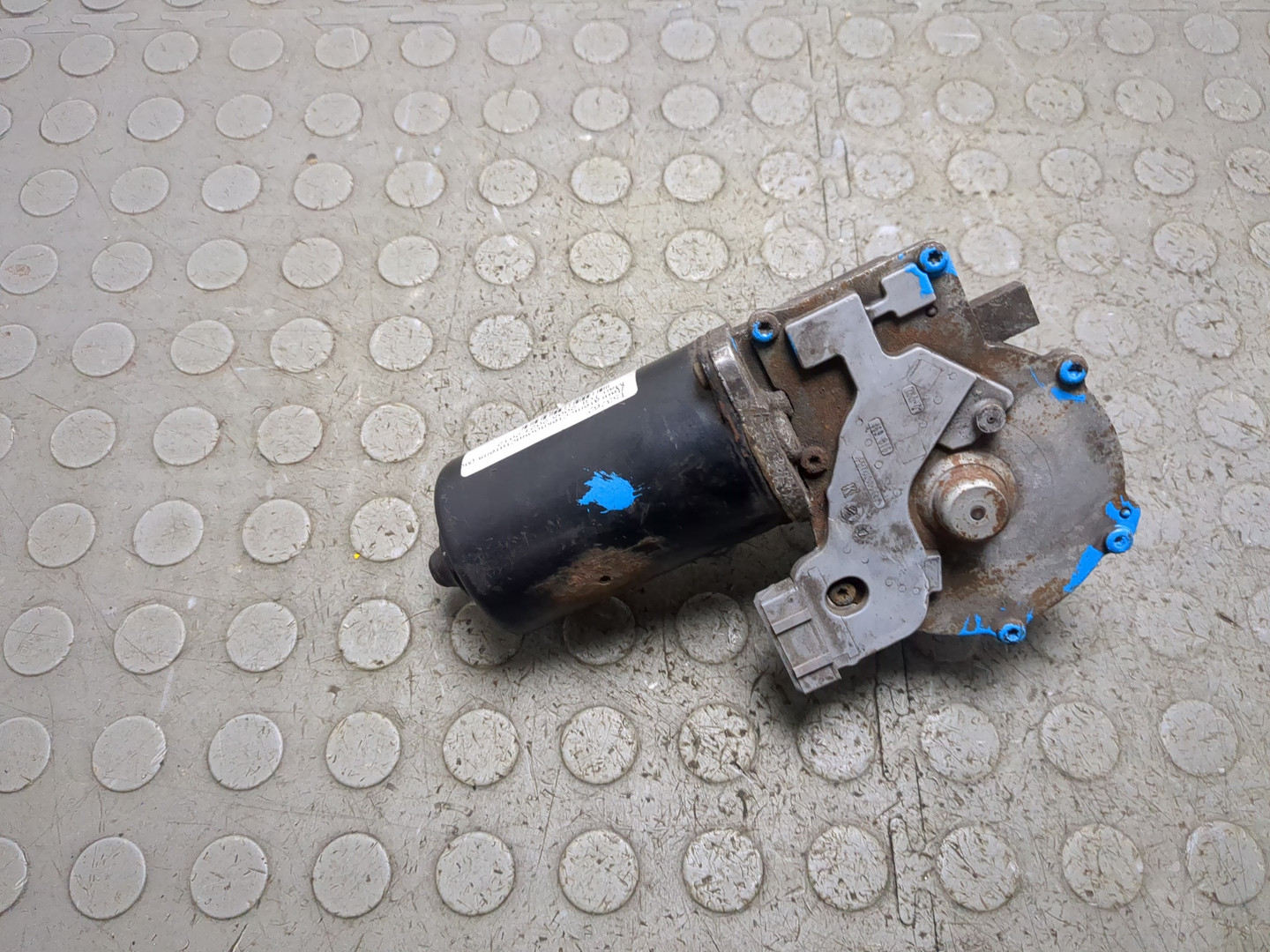 Моторчик стеклоочистителя передний