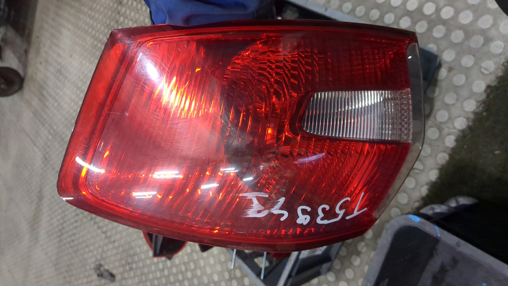 Фонарь задний правый