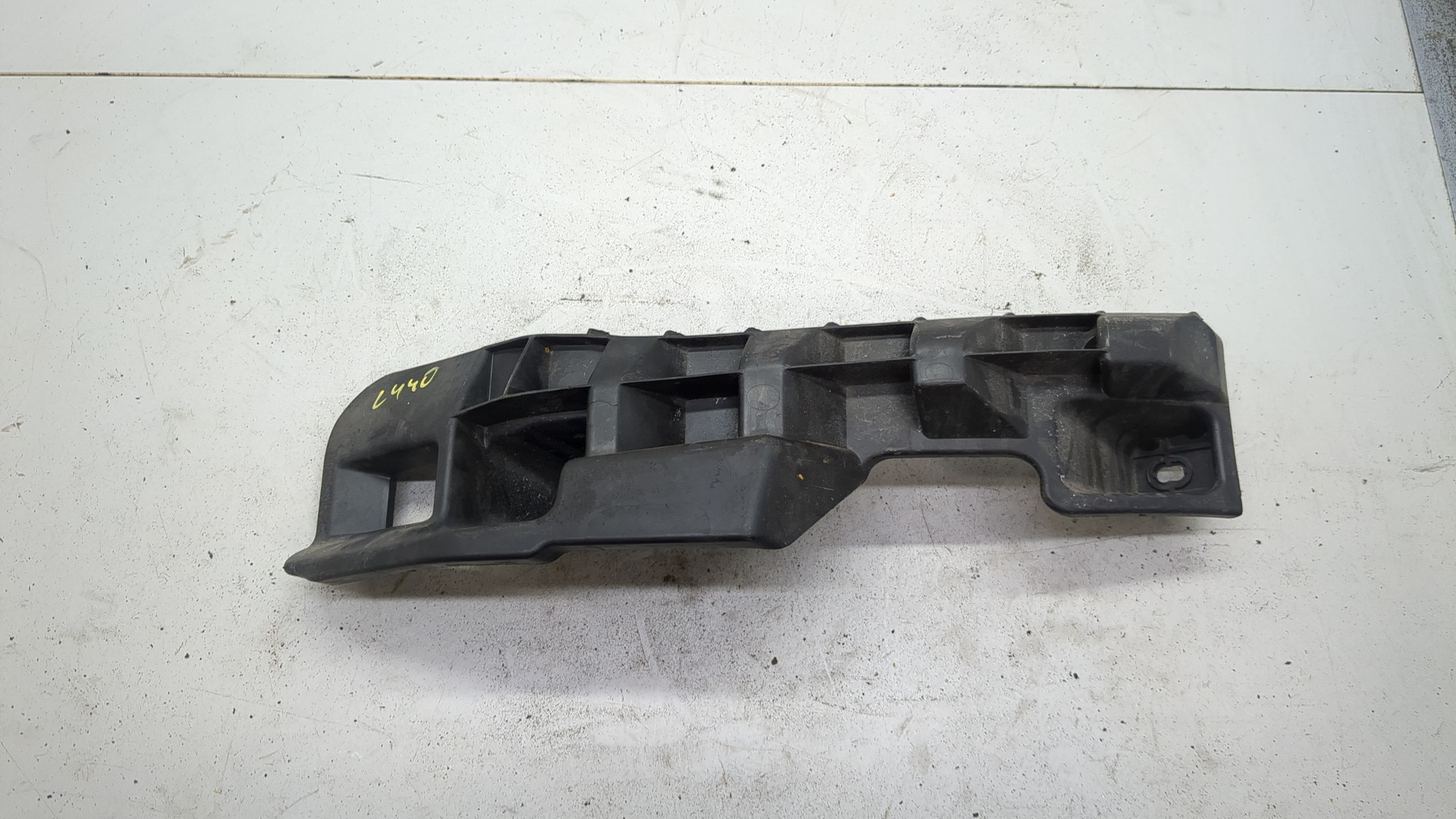 Кронштейн фар левый