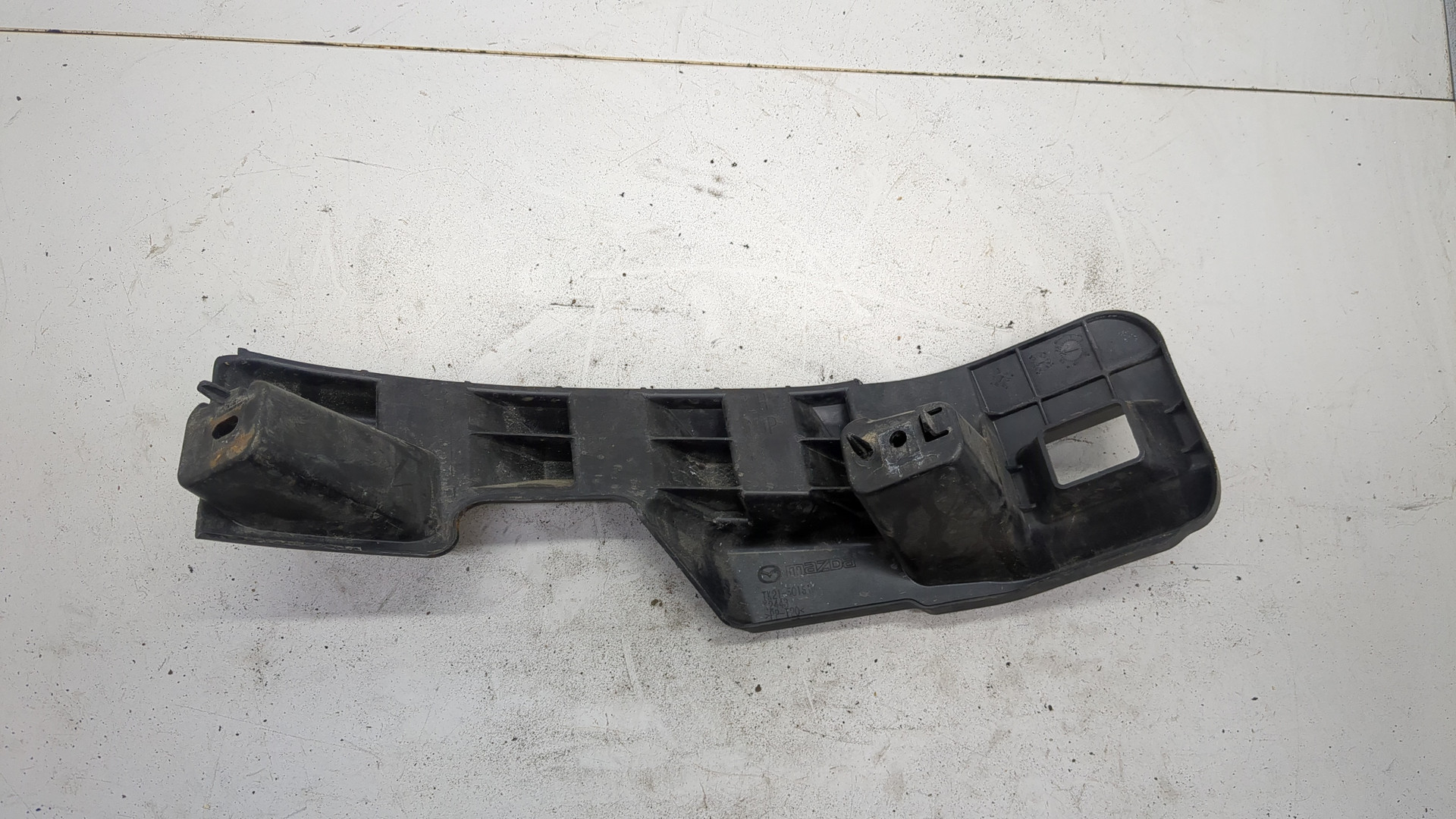 Кронштейн фар левый