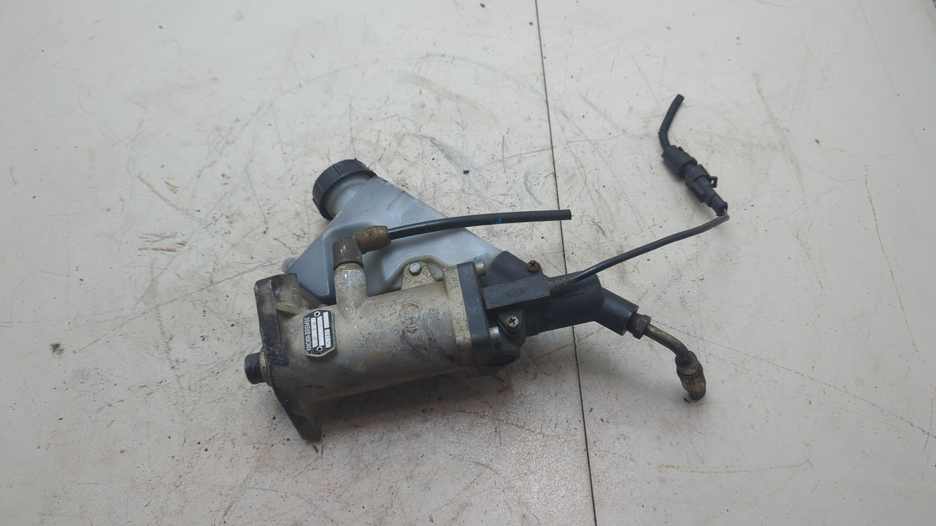 Цилиндр сцепления главный