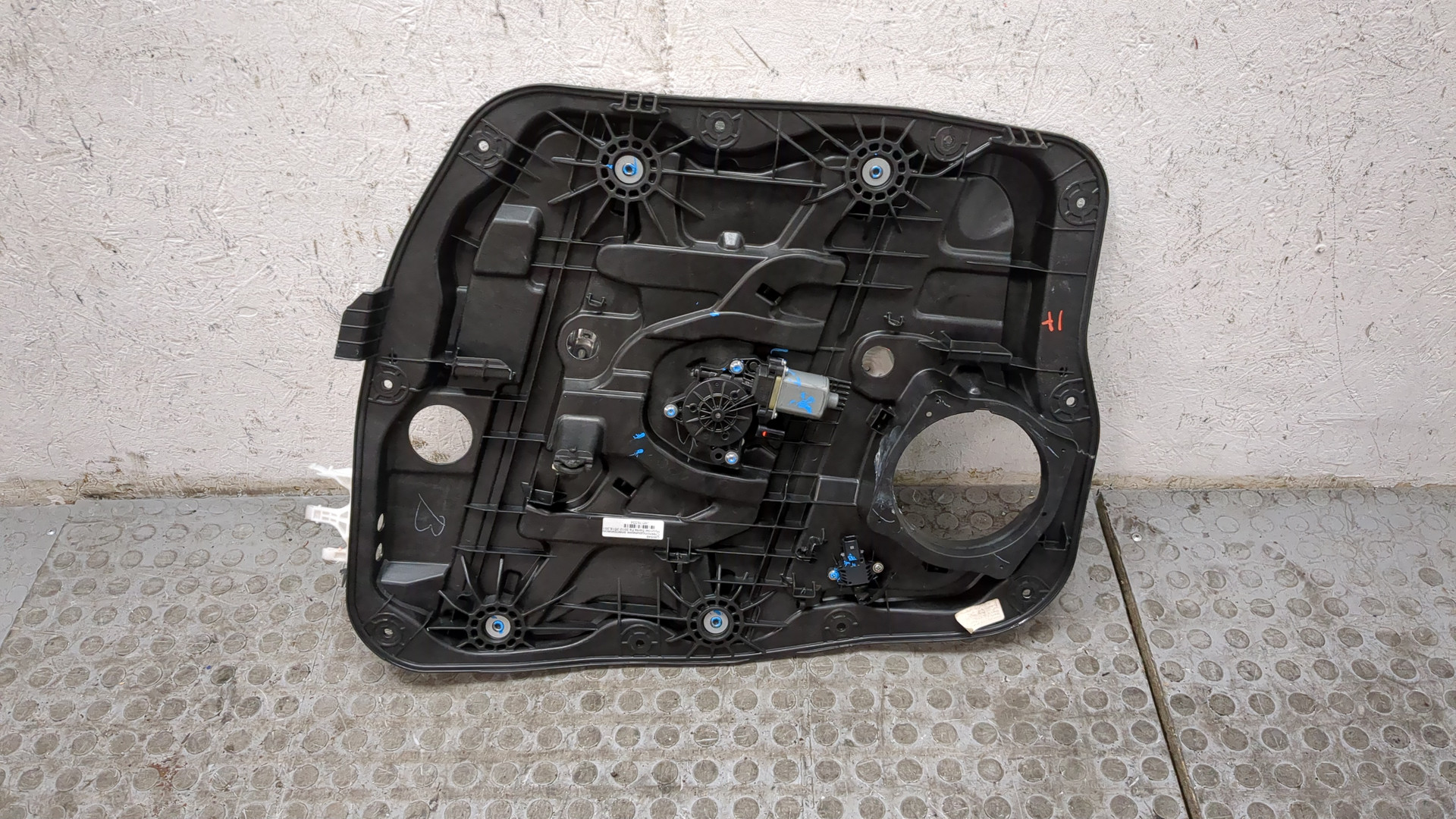 Стеклоподъемник электр. передний правый