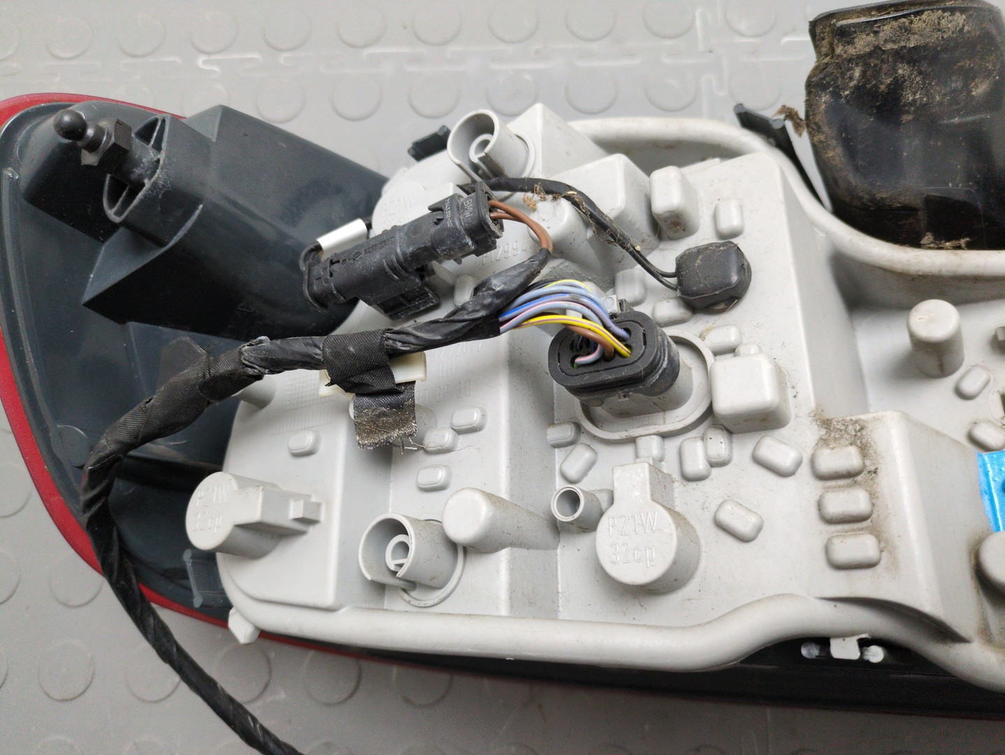 Фонарь задний правый