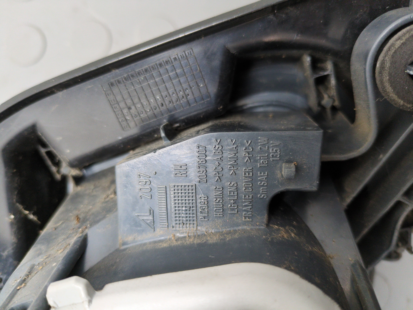 Фонарь задний правый