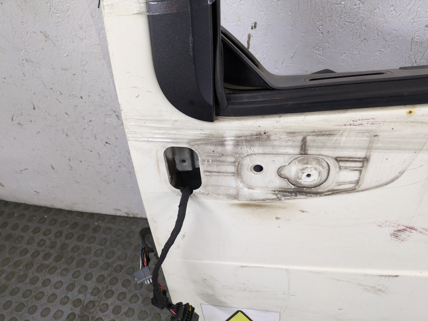 Дверь передняя левая